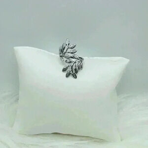 Elegant Branch Leaf Open Ring in color silver